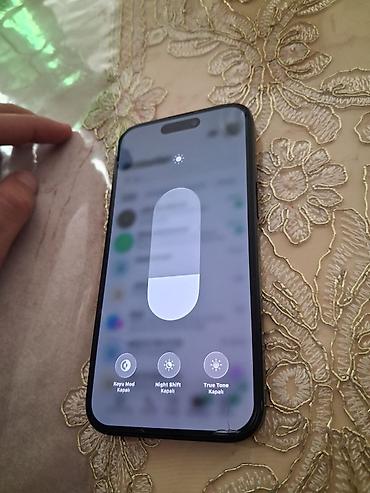 i̇pone xs: IPhone 15, Qara — 2