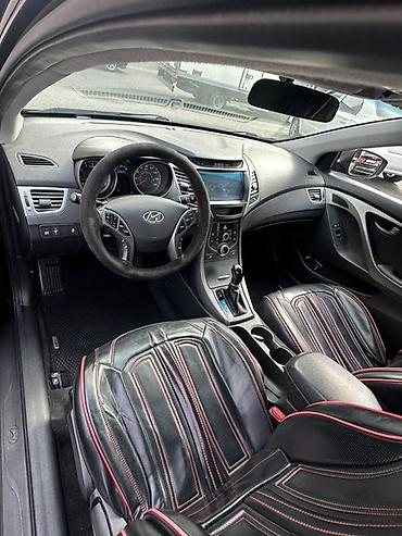 ford focus hatchback: Hyundai Elantra: 2 l | 2014 il Sedan — 5