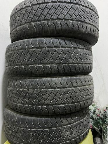 зимние шины на джип: Шины 275 / 65 / R 18, Всесезонная, Б/у, Комплект, Внедорожные (АТ/МТ)