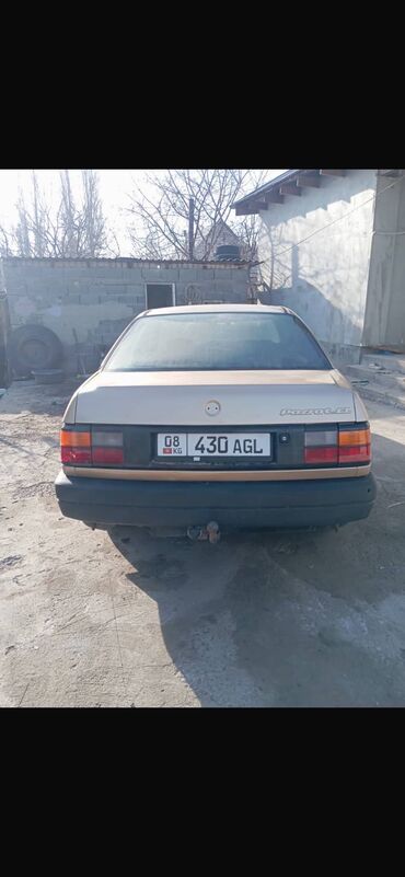 Volkswagen: Volkswagen Passat: 1990 г., 1.8 л, Механика, Бензин, Седан — 9