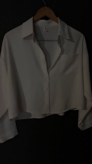 Köynək və bluzalar: Ağ rəngli qadın köynəkləri – 2 ədəd qisa olan butikden 59 azn alinin — 7