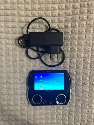 Psp go oyun konsolu satılır Üzərində original sony adapteri verilir