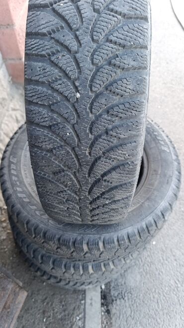 зимние шины на ниву 21214: Шины 205 / 65 / R 15, Зима, Б/у, Комплект, Легковые, Россия, Cordiant