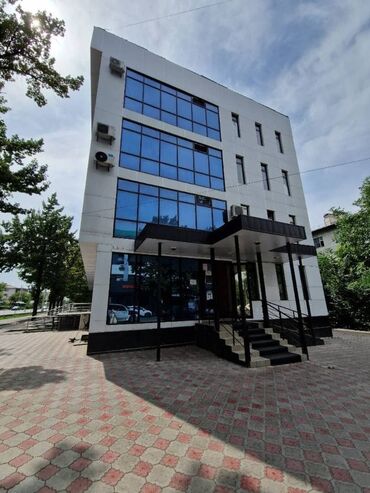 недвижимость бишкек продажа: Продаю Офис 33 м², С ремонтом, Без мебели, Бизнес центр, 3 этаж