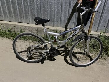 Велосипеды: Продаю велосипед 
Состояние как на фото
размер колес 26