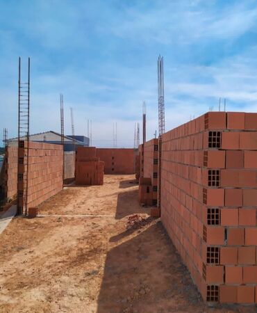 Kərpiclər: 🧱 Kərpiç Satışı - Keyfiyyət və Etibarlılıq! 🧱 🔸 Müxtəlif növ — 8