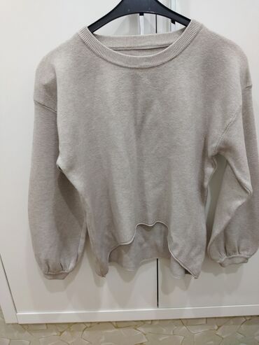 Koftalar, sviterlər: İsti triko sviterlər çox az geyinilib, her biri 7 azn — 5