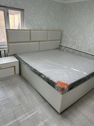 две кровати с матрасами: Спальный гарнитур, Новый, Двуспальная кровать, цвет - Белый