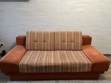 диван на двоих: Диван-кровать, цвет - Оранжевый, Б/у
