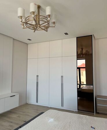 Шкафы для одежды: Мебель на заказ, Элегантный гардероб в современном стиле, выполненный — 35