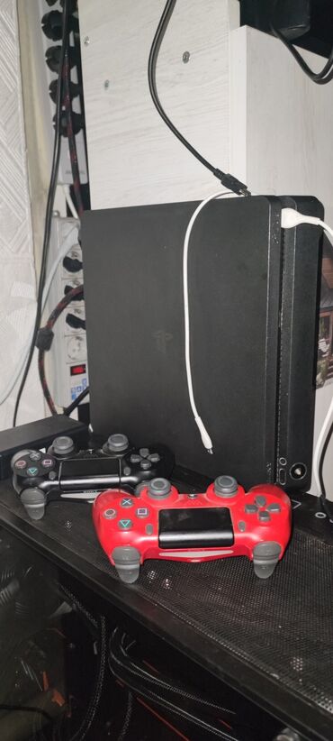 PS4 (Sony PlayStation 4): Sony PlayStation 4 Slim. Не прошиваемая Обслужена, не шумит, не