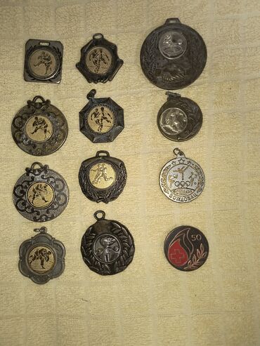 satovi leskovac: Badges, Orders & Medals