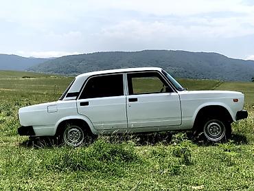 kohnə maşın bazarı: VAZ 2107, ağ rəng, 4 qapılı sedan. Maşın otur sür maşındı 2006 1.7 — 4