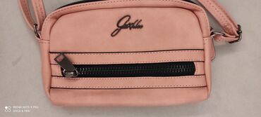 pink torba: Gliixklee nova torbica boja kajsije, podesiva kaiš. 24cm X 15cm