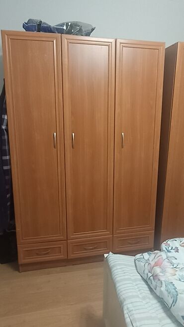 шифоньер трехстворчатый с антресолью: Шкаф для одежды, Б/у, Прямой, ЛДСП
