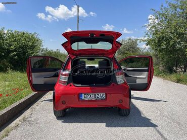 Toyota: Toyota iQ: 1.4 l. | 2010 έ. Χάτσμπακ — 19