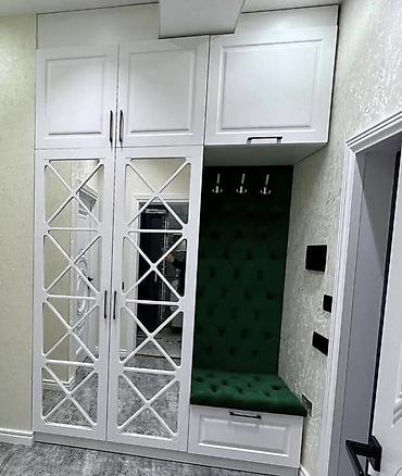 dəhliz dolabi: Ağ rəngli, giriş üçün funksional dəst: iri qapılı dolab, güzgülü fasad — 1