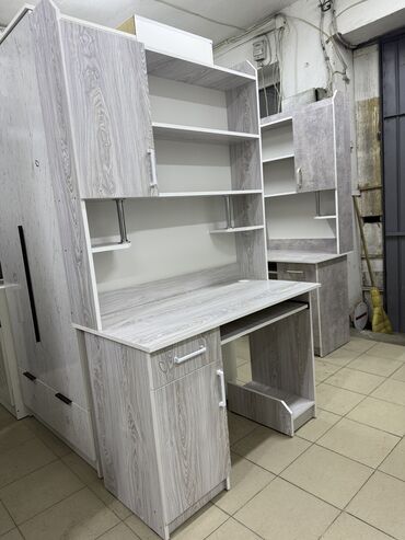 Компьютерные столы: Компьютерный стол, Новый, С полками — 14