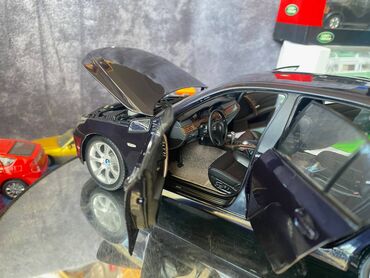 Avtomobil modelləri: Коллекционная модель BMW 545i E60 dark blue 2008 KYOSHO Scale 1:18 — 18