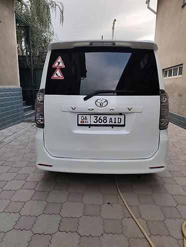 минивены из китая: Toyota Voxy: 2008 г., 2 л, Вариатор, Бензин, Минивэн — 1