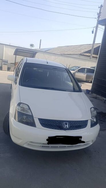 хонда стрим цена в бишкеке: Белый минивэн Honda Stream с характерной формой кузова и рейлингами на