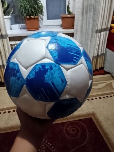 Мячи: Мяч 2000сом состояние новый