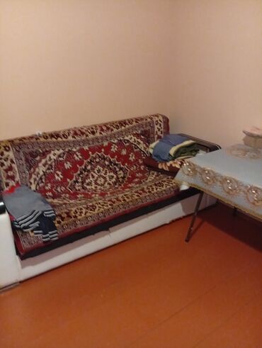 Otaqların günlük kirayəsi: 3 otaqlı həyət evi - Kiçik, qapalı həyətyanı sahəsi və dəmir hasar - — 9