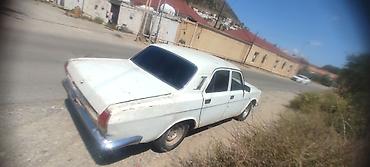 24 volqa: Model: GAZ Volga (GAZ-24 seriyası) Kuzov: sedan, ağ rəng Nömrə nişanı — 3