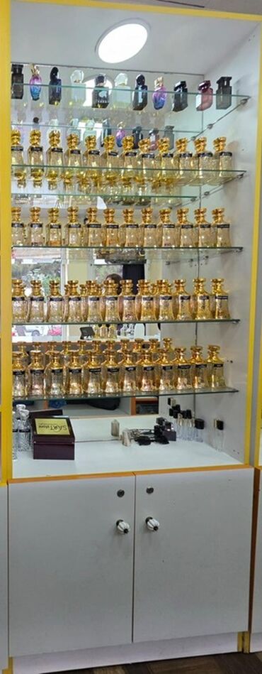 az.oriflame.com daxil: Satılır . vitrin və ətir qabları Ətir qablarımdan 100 ədəd var