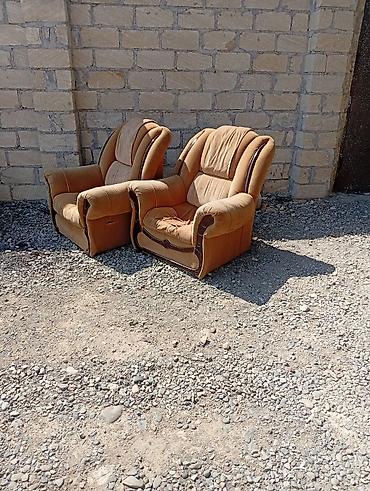 Mebel dəsti – 3+1+1 yumşaq oturacaq dəsti Tərkibi: - 3 nəfərlik divan