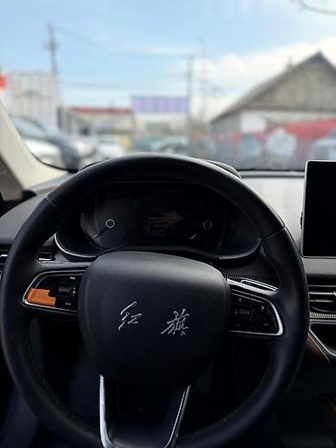 Другие детали салона: Автомобиль — кроссовер полноразмерных сидений. - Отделка — 4