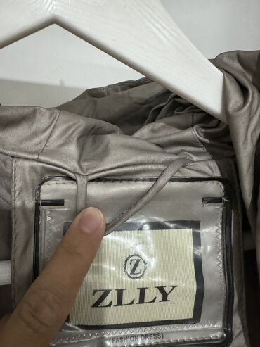 Пуховики и зимние куртки: Зимняя куртка пуховик. Цвет бронза. Напрлнитель Полиэстер 100%. размер — 9