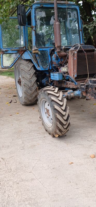 Traktorlar: Traktor MTZ (Belarus) tipli, 4x2 təkər quruluşlu, kabinalı. Dizel — 17
