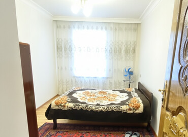 Köhnə tikili: 3 otaqlı rahat mənzil/interyer - Geniş qonaq otağı: divan, 6 nəfərlik — 1