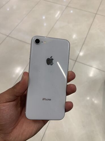 зарядка телефона: IPhone 8, Колдонулган, 64 ГБ, Күмүш, Каптама, Заряддоочу түзүлүш, 70 %