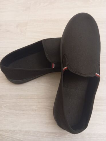 eqa shoes ecemi unvan: Kişi ayaqqabısi 43 razmer Trendyoldan sifariş edilib ayağa balaca