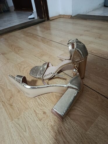 zara prsluci sa dva lica: Sandale, 40
