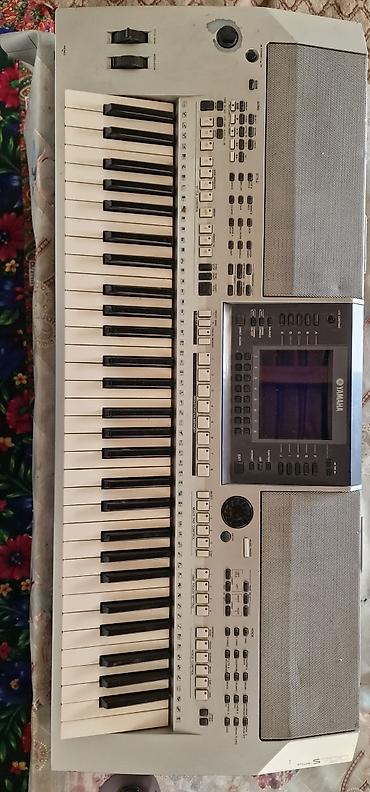 Синтезатор-аранжировщик Yamaha PSR-S700 - 61 полноразмерная клавиша с