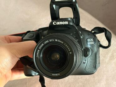 Canon 600D demek olar hec istifade edililmiyib her bir seyi var