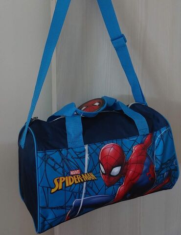 Sportske torbe i rančevi: Dečije torbe za trening/putovanja . 38*22
Cena 1600 din — 2