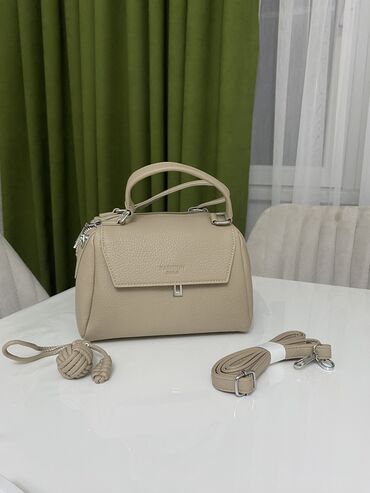 charles keith çanta: Çanta yeni və etiketlidir. 35 azn