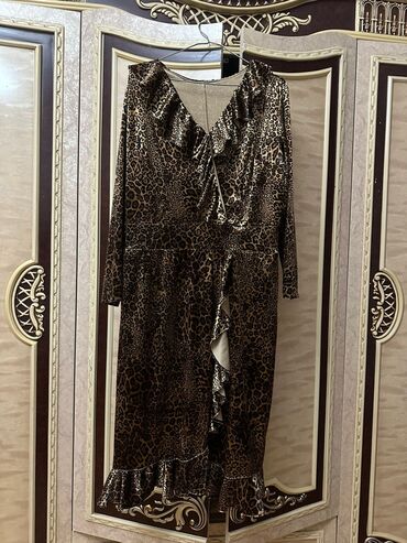 Dəstlər, kostyumlar: Qadın geyimləri – 3 ədəd paltar dəsti 1) Qara şifon üst geyim/kimono — 8