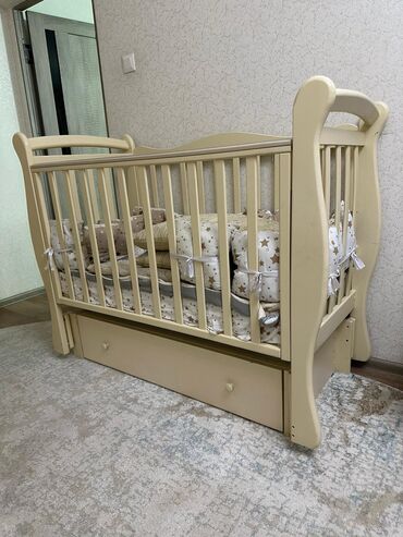 Другие товары для детей: Продаю детскую кроватку состояние отличное