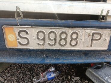 Скутеры: Мопед красного цвета с черными и серыми акцентами. Оснащен передней — 40