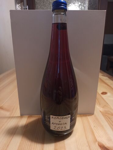 Čaj, kafa, pića: Komovica sa aronijom. 750ml-1000din — 1