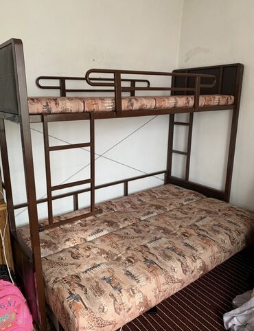 двух этажный кроват: Диван-кровать, цвет - Бежевый, Б/у