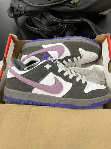 фиолетовые джорданы оригинал: Продам срочно!!!Кроссовки Nike SB dunk, новые, в отличном состоянии