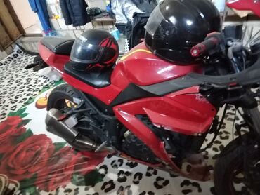мотоциклы и цены: Qırmızı sport tipli motosiklet Xüsusiyyətlər: - Korpus: tam qapaqlı