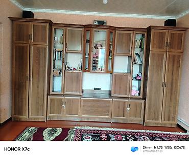 стенка зал: Секция-стенка для гостиной из ламинированного ДСП под дерево. Состав — 2