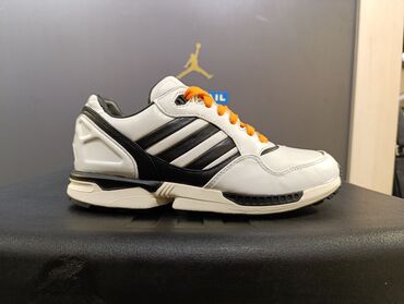 Кроссовки и спортивная обувь: Оригинальные кроссовки Adidas ZX 6000 Juventus кожаные на осень 👍